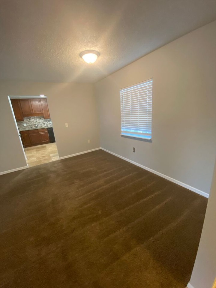 5210 Clubside Dr - Photo 6 of 23