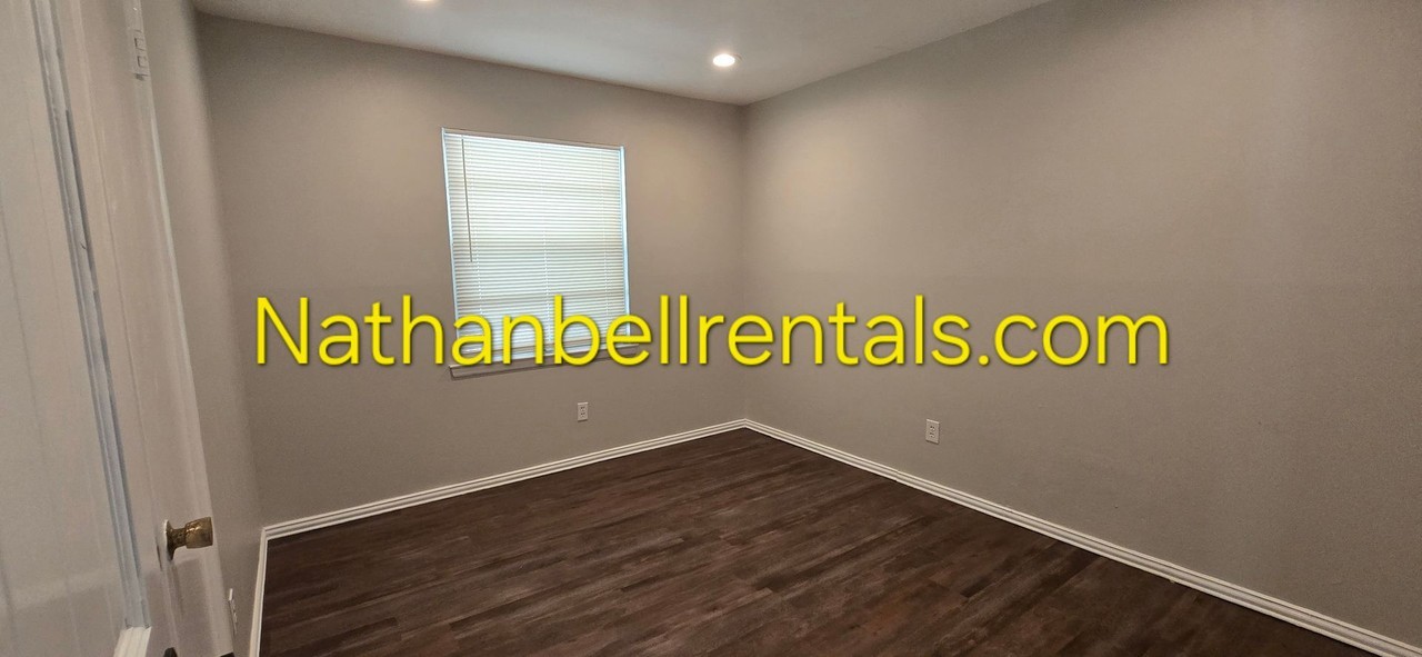 2490 Beverly Dr - Photo 4 of 22