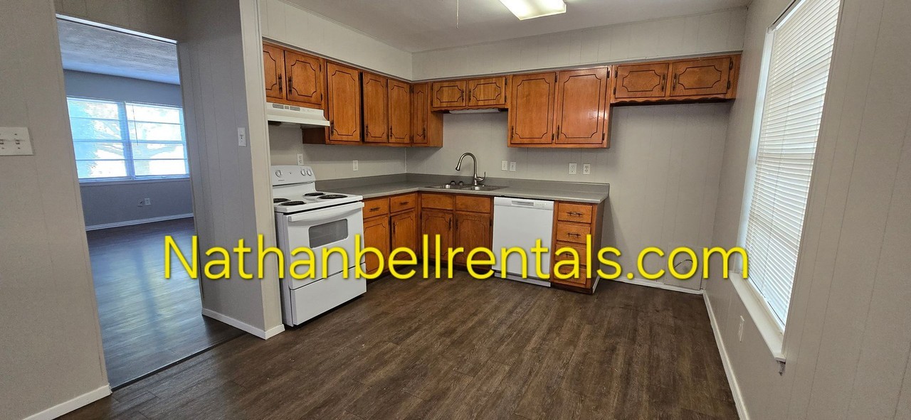 2490 Beverly Dr - Photo 7 of 22