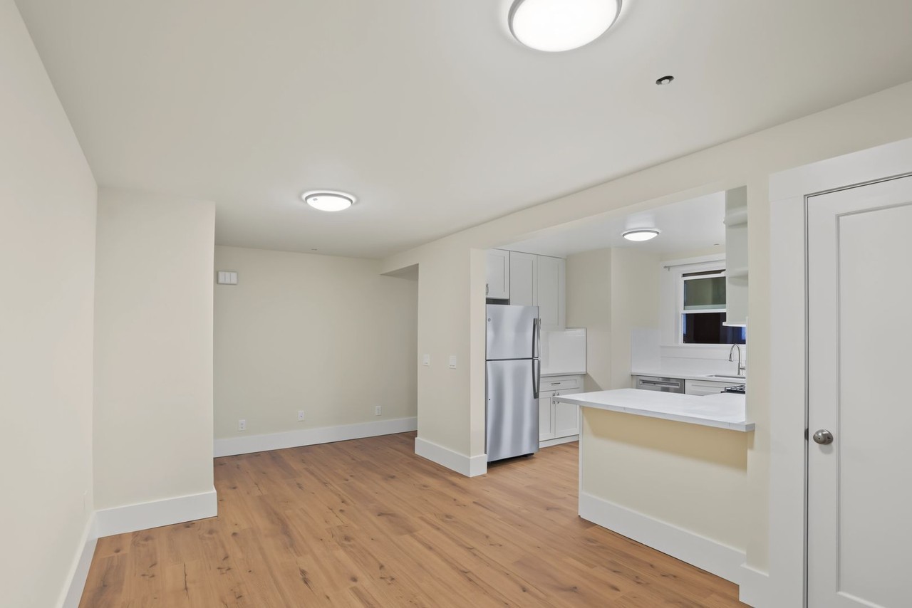 920 1/2 Broderick St - Photo 2 of 22