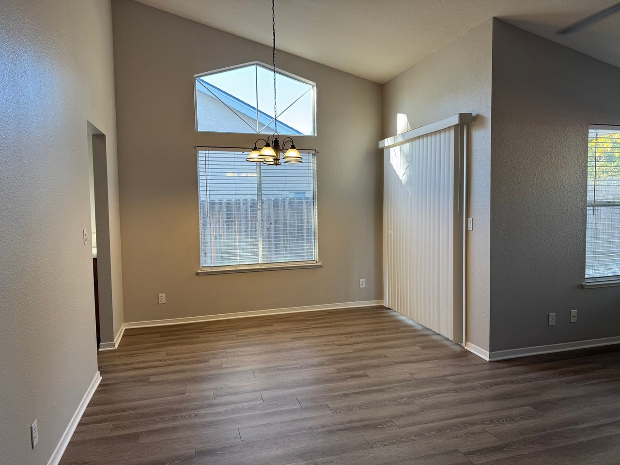 9124 Palmerson Dr - Photo 4 of 19