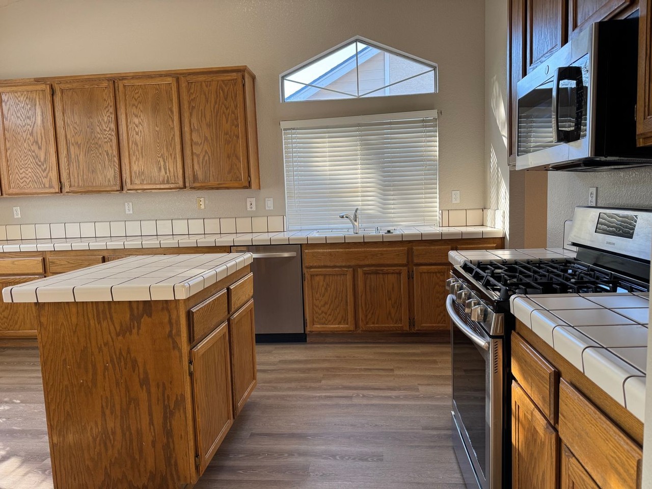 9124 Palmerson Dr - Photo 5 of 19