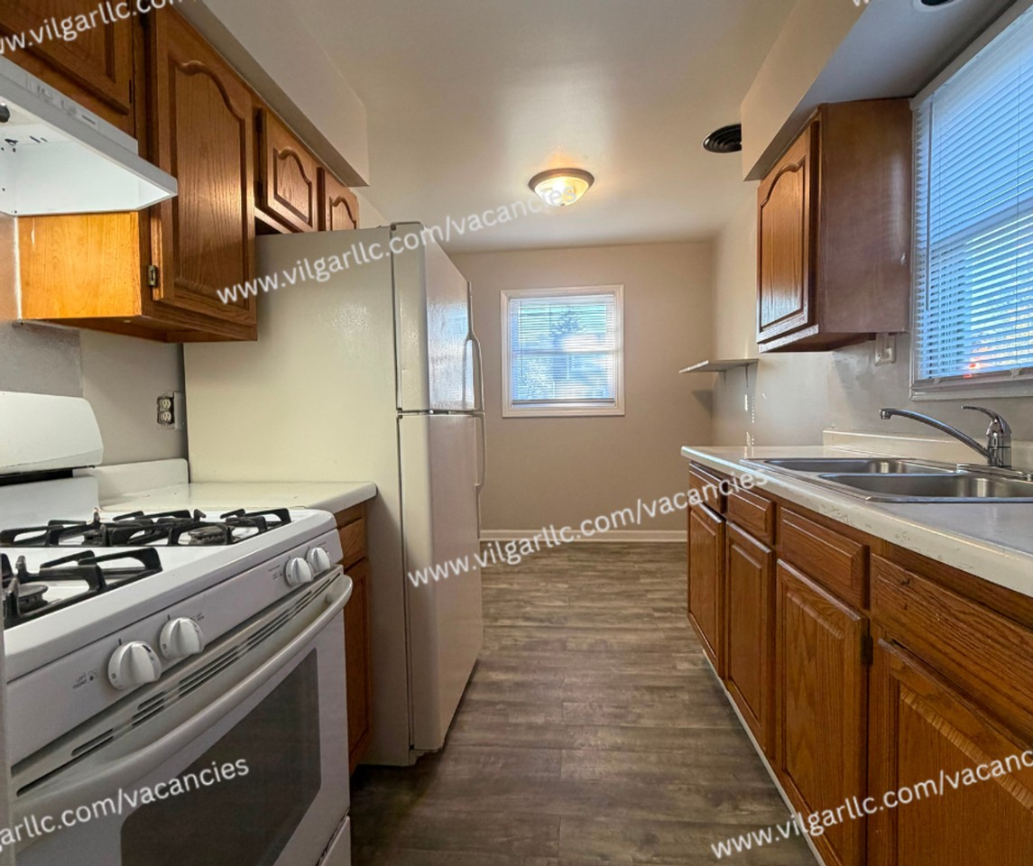 7407 Alexander Ave - Photo 3 of 29