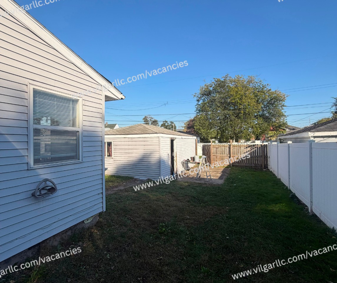 7407 Alexander Ave - Photo 4 of 29