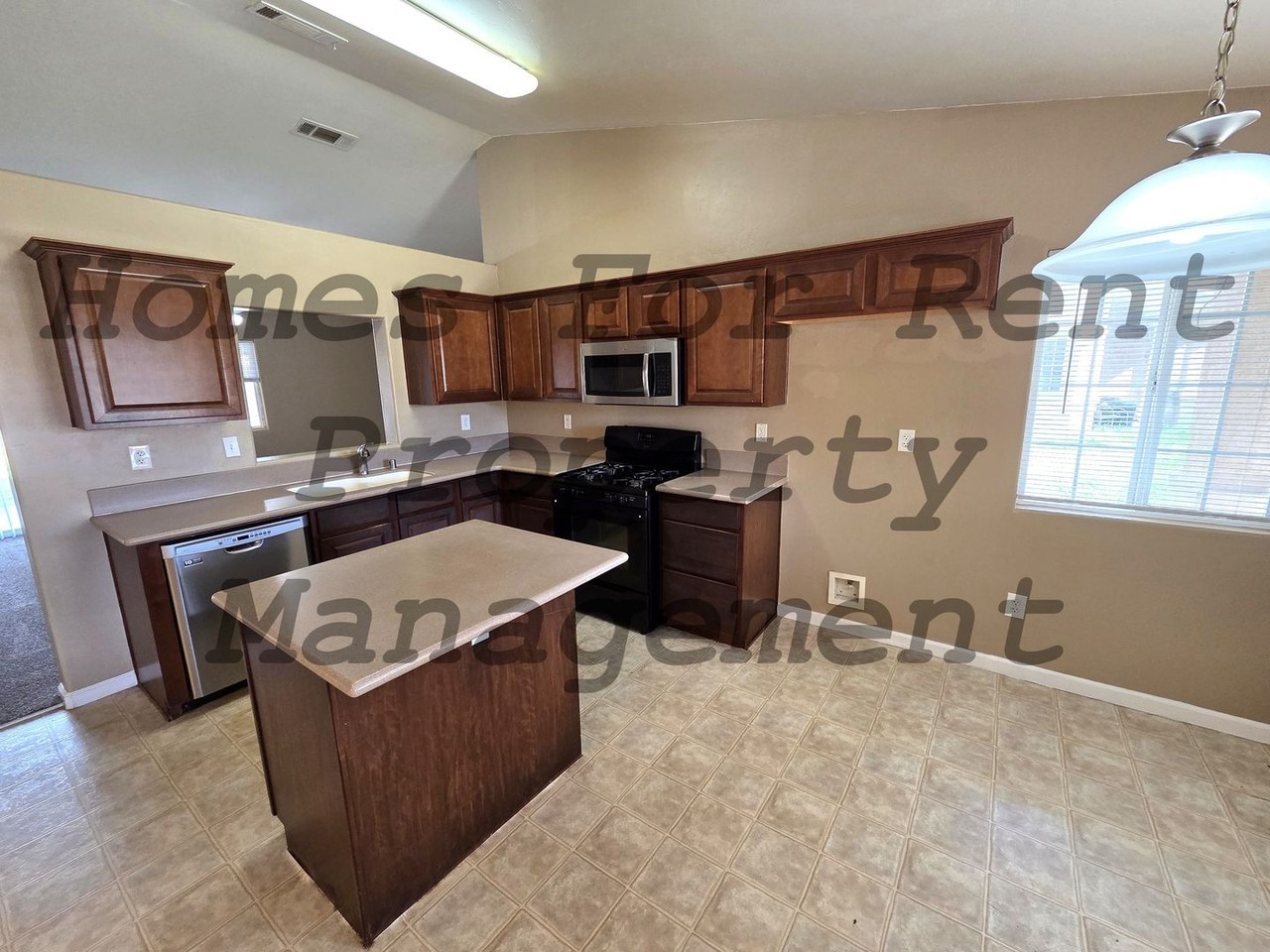 1888 W Union Ln - Photo 4 of 13