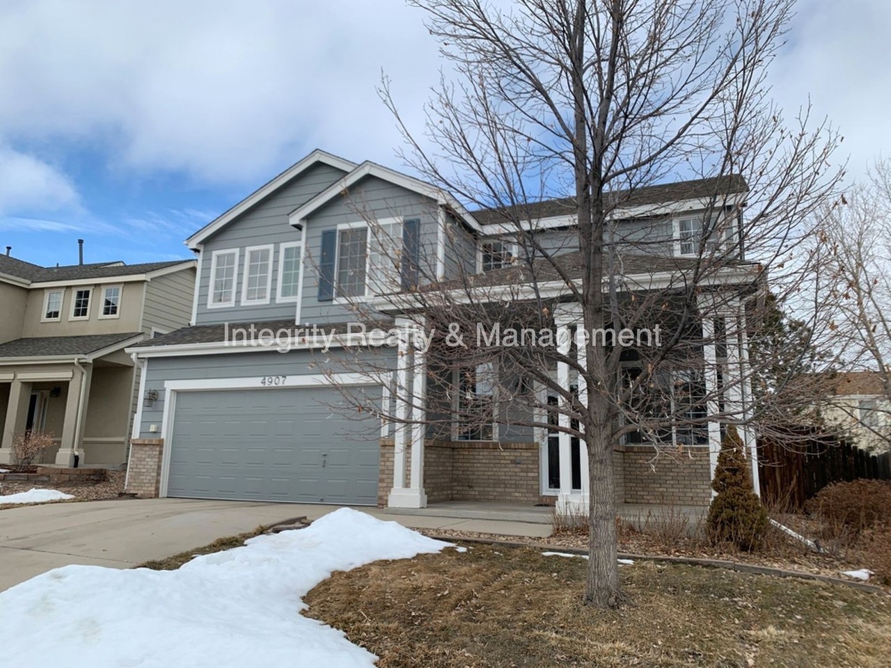 4907 Stoneham Ave - Photo 2 of 32
