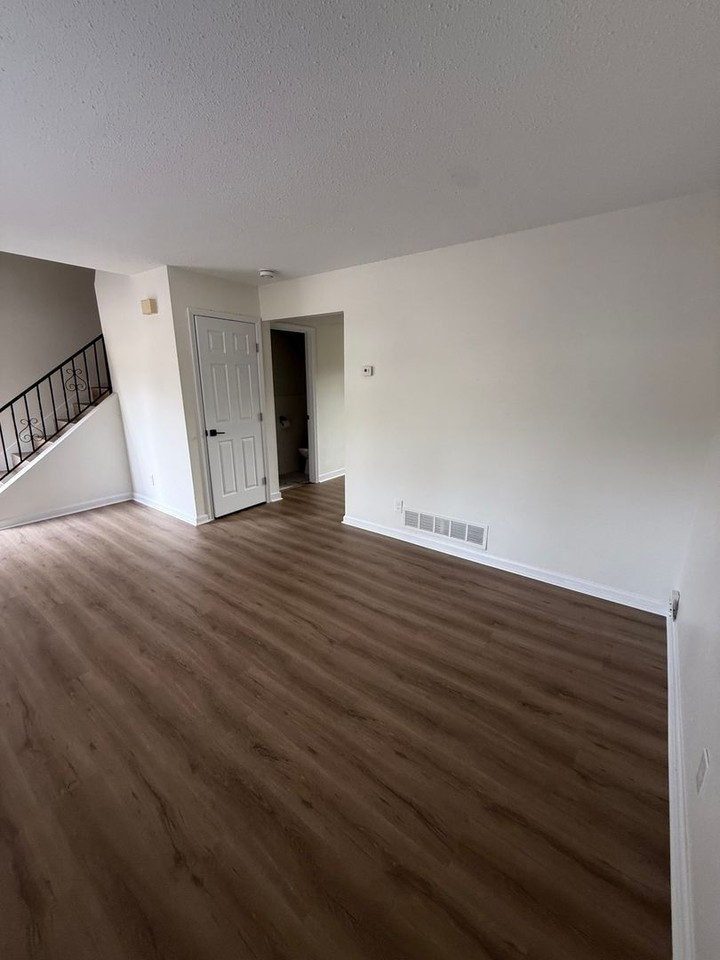 2510 Elm Dr #B - Photo 3 of 17