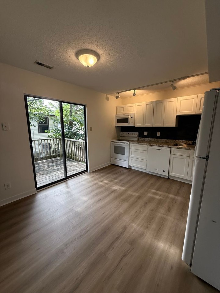 2510 Elm Dr #B - Photo 5 of 17