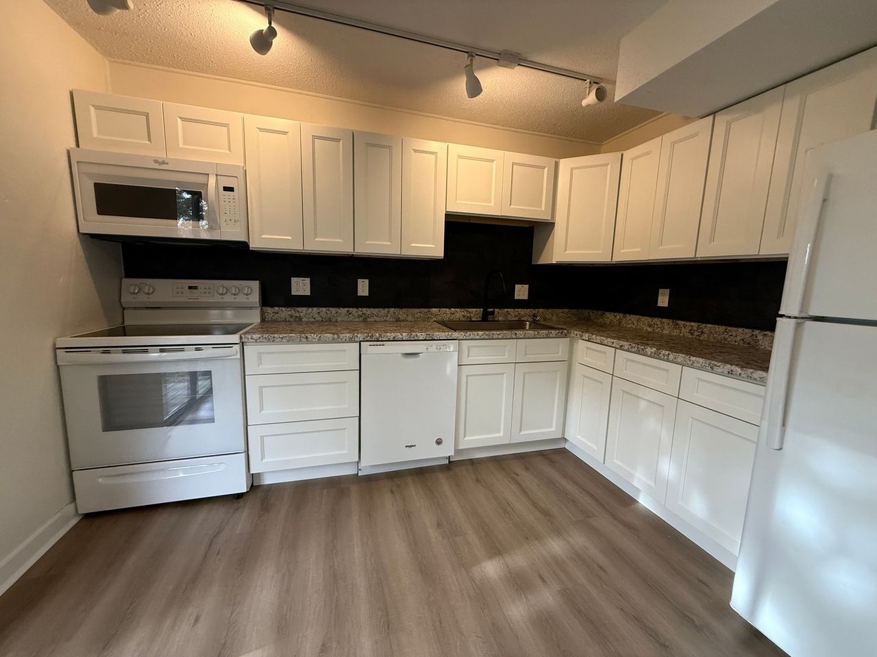 2510 Elm Dr #B - Photo 7 of 17