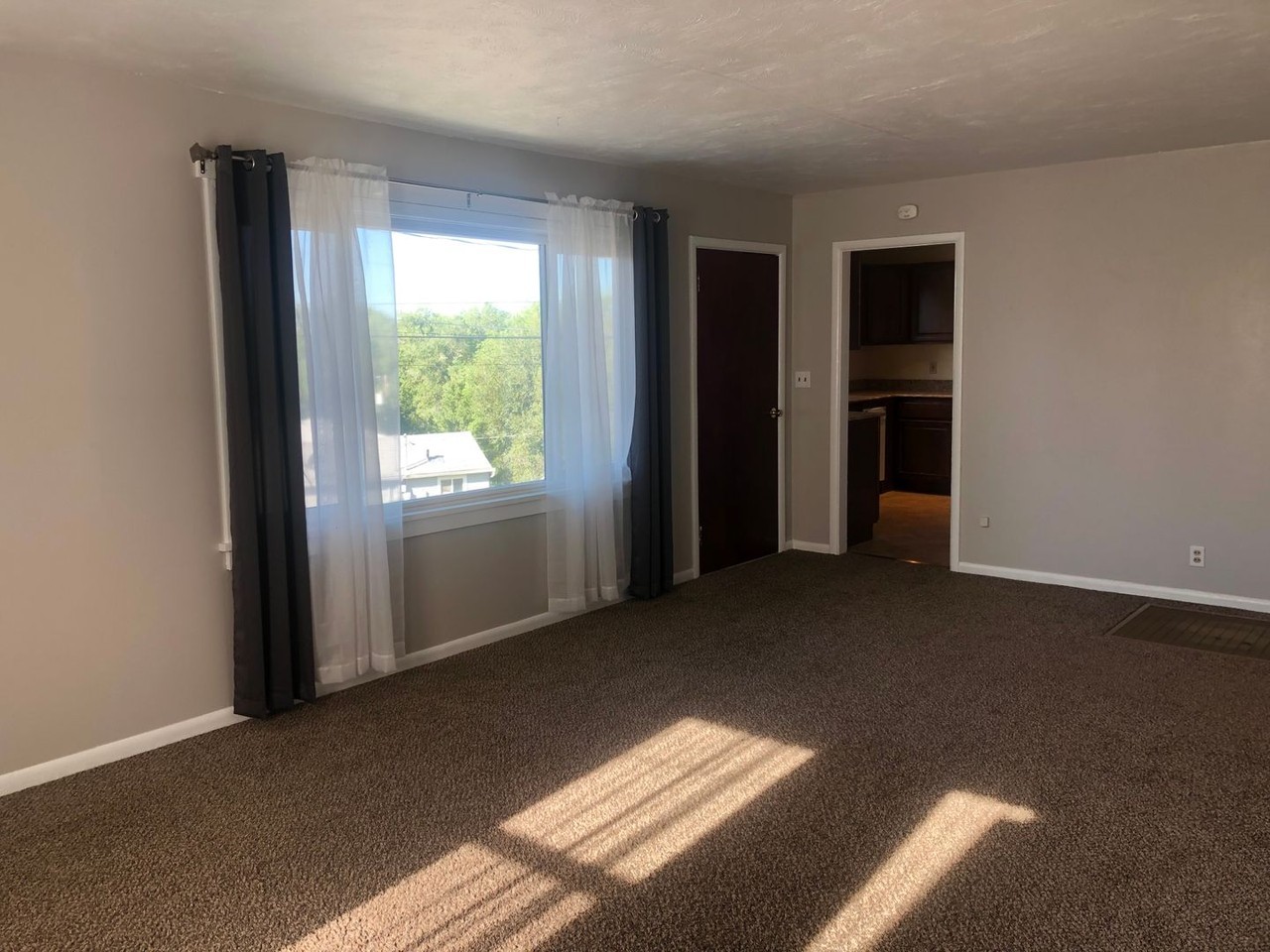 1211 Nw Ellis Ave - Photo 5 of 18