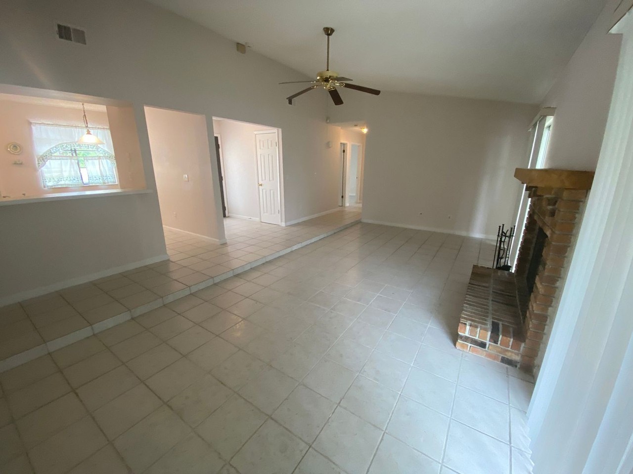 2496 Weatherford Dr - Photo 3 of 19