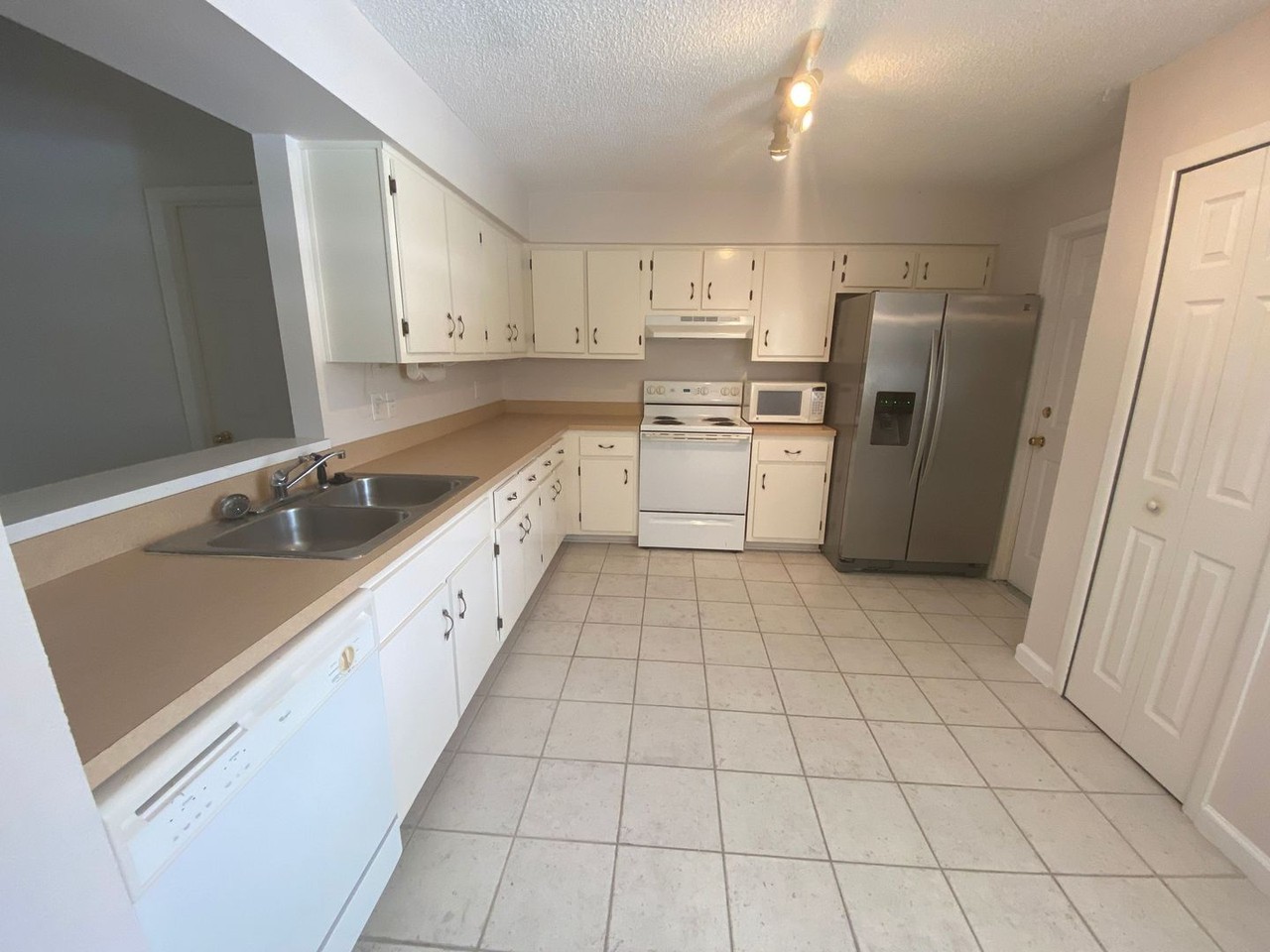 2496 Weatherford Dr - Photo 5 of 19