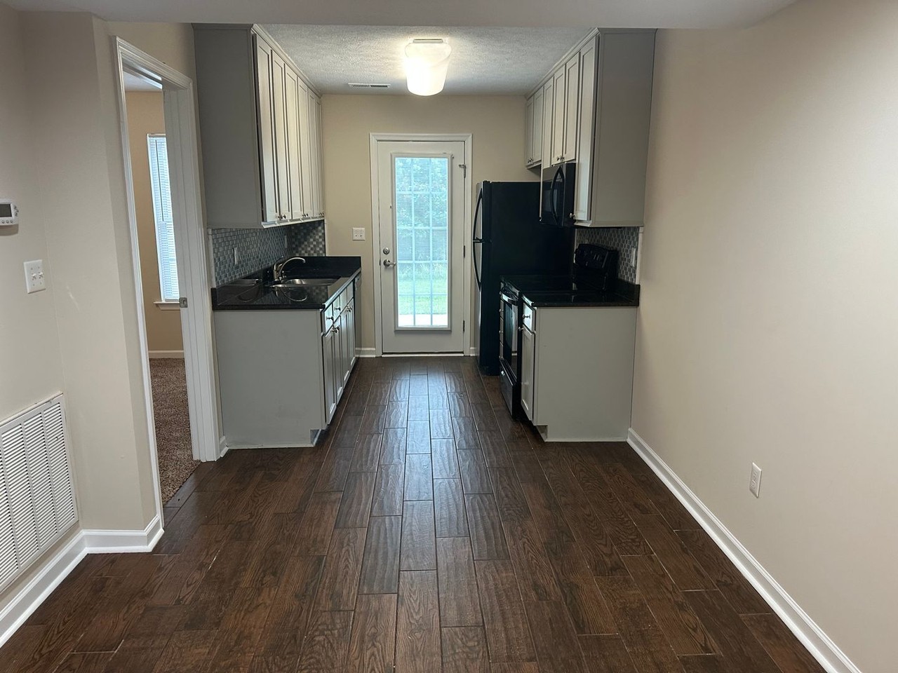 52 Gloucester Dr - Photo 3 of 12