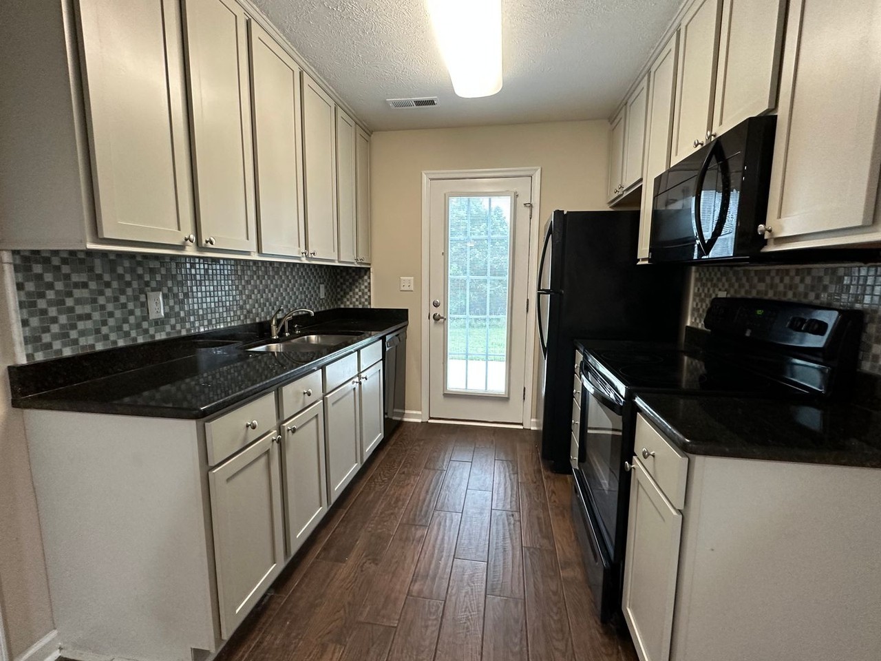 52 Gloucester Dr - Photo 4 of 12