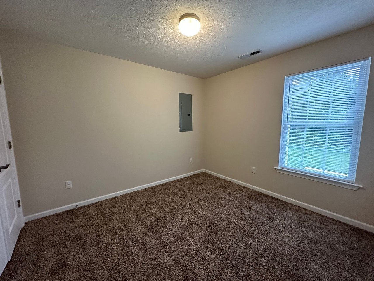 52 Gloucester Dr - Photo 5 of 12