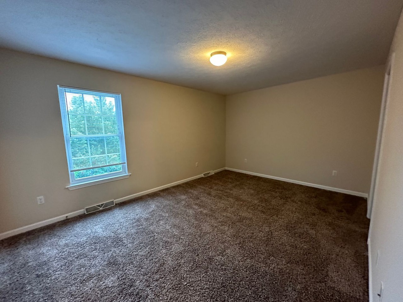 52 Gloucester Dr - Photo 7 of 12