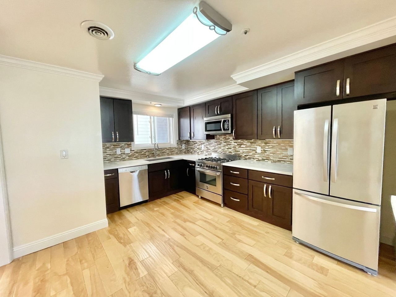 762 Great Hwy #1 - Photo 4 of 25