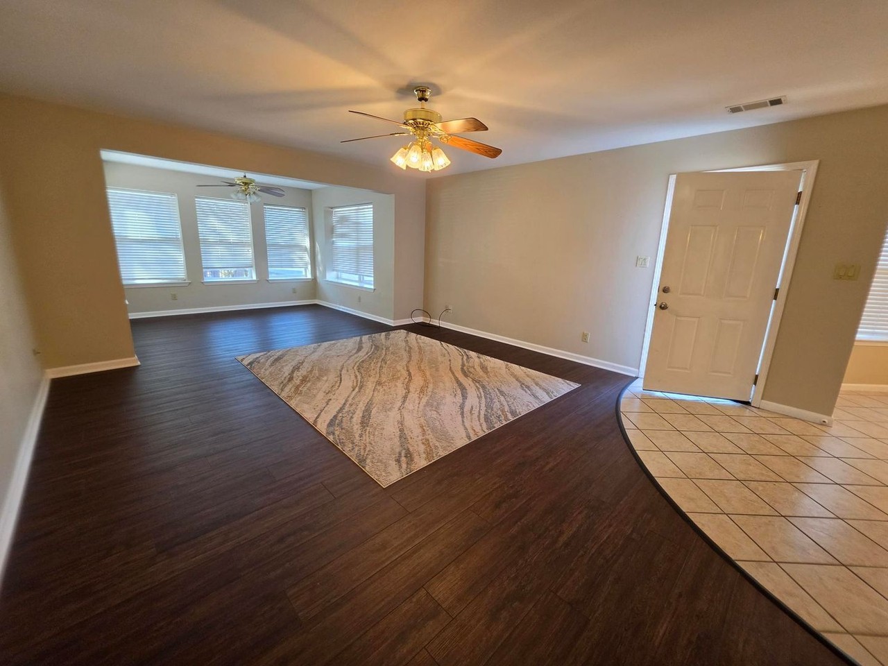 208 Southridge Ln Apt B4 - Photo 2 of 10