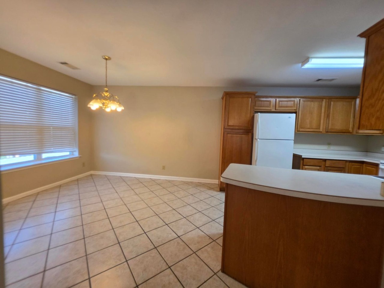 208 Southridge Ln Apt B4 - Photo 3 of 10