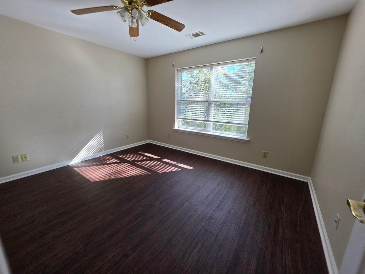 208 Southridge Ln Apt B4 - Photo 7 of 10
