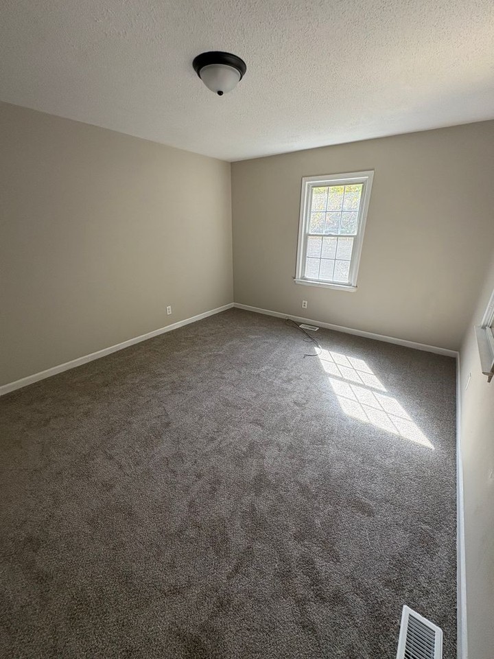 14 Overbrook Rd - Photo 3 of 10