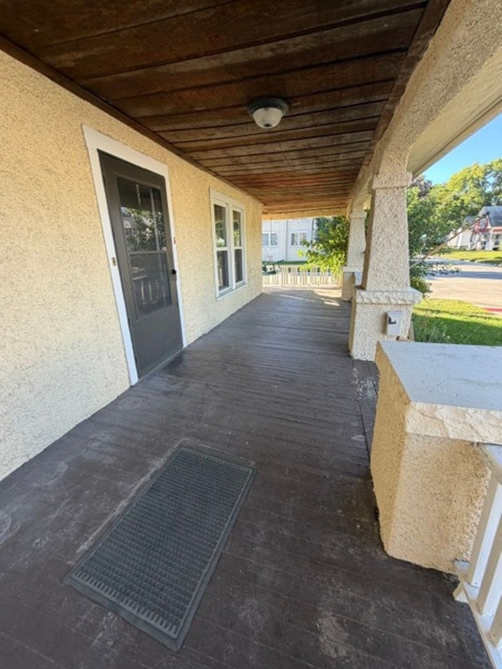 2601 Pershing Ave - Photo 2 of 15