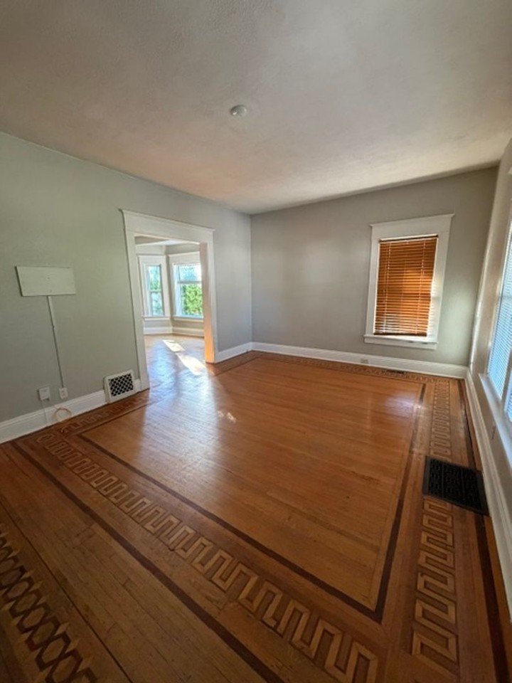 2601 Pershing Ave - Photo 3 of 15