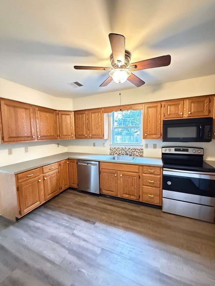 760 Montgomery Ave - Photo 5 of 20