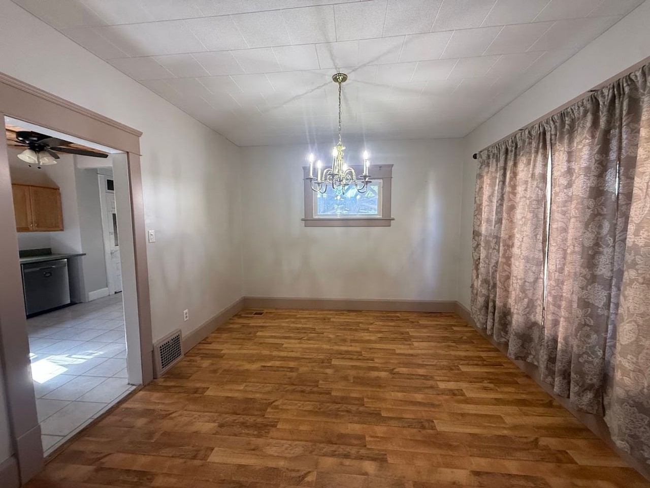 637 Harrison Ave Sw - Photo 3 of 14