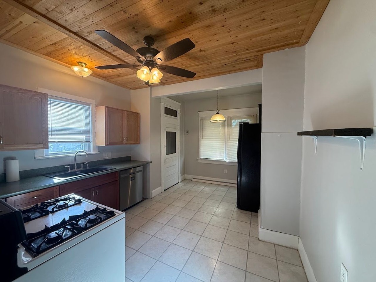 637 Harrison Ave Sw - Photo 4 of 14