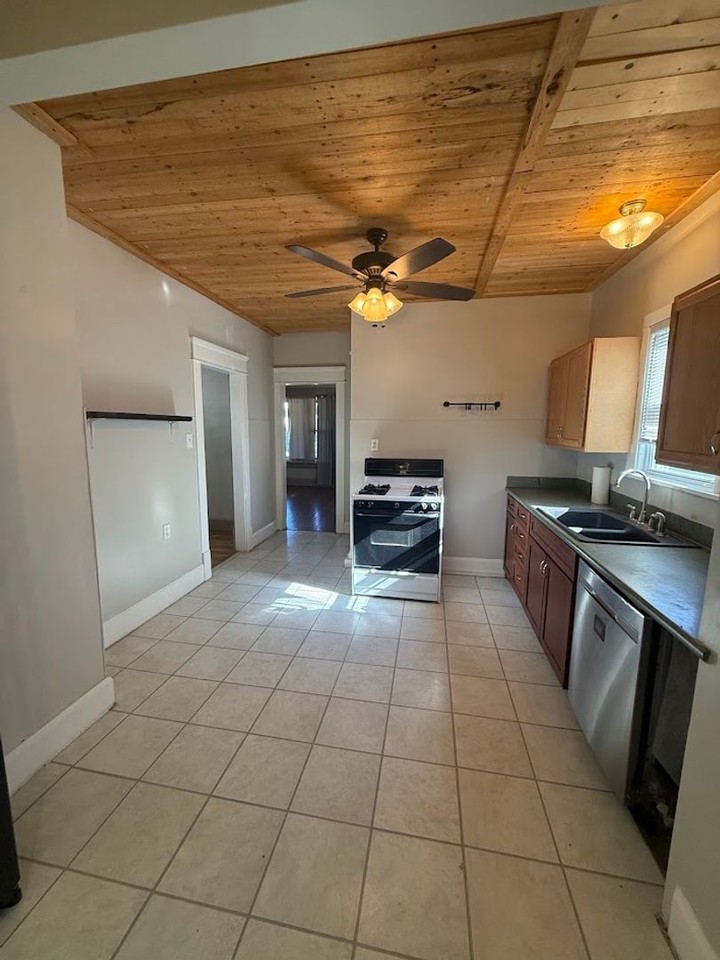 637 Harrison Ave Sw - Photo 5 of 14