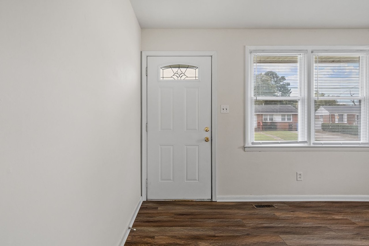 405 Tekoa Rd - Photo 3 of 37