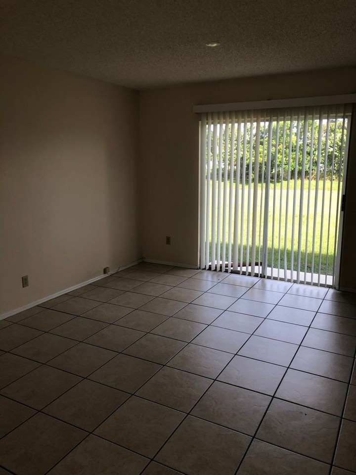 1742 Se North Buttonwood Dr - Photo 3 of 9