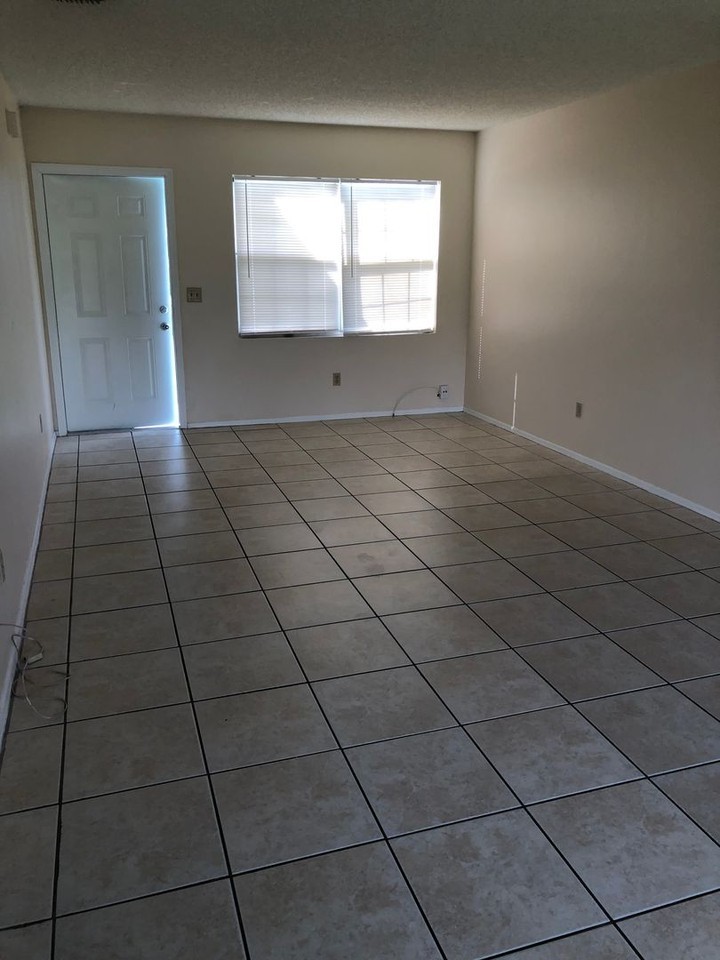 1742 Se North Buttonwood Dr - Photo 4 of 9