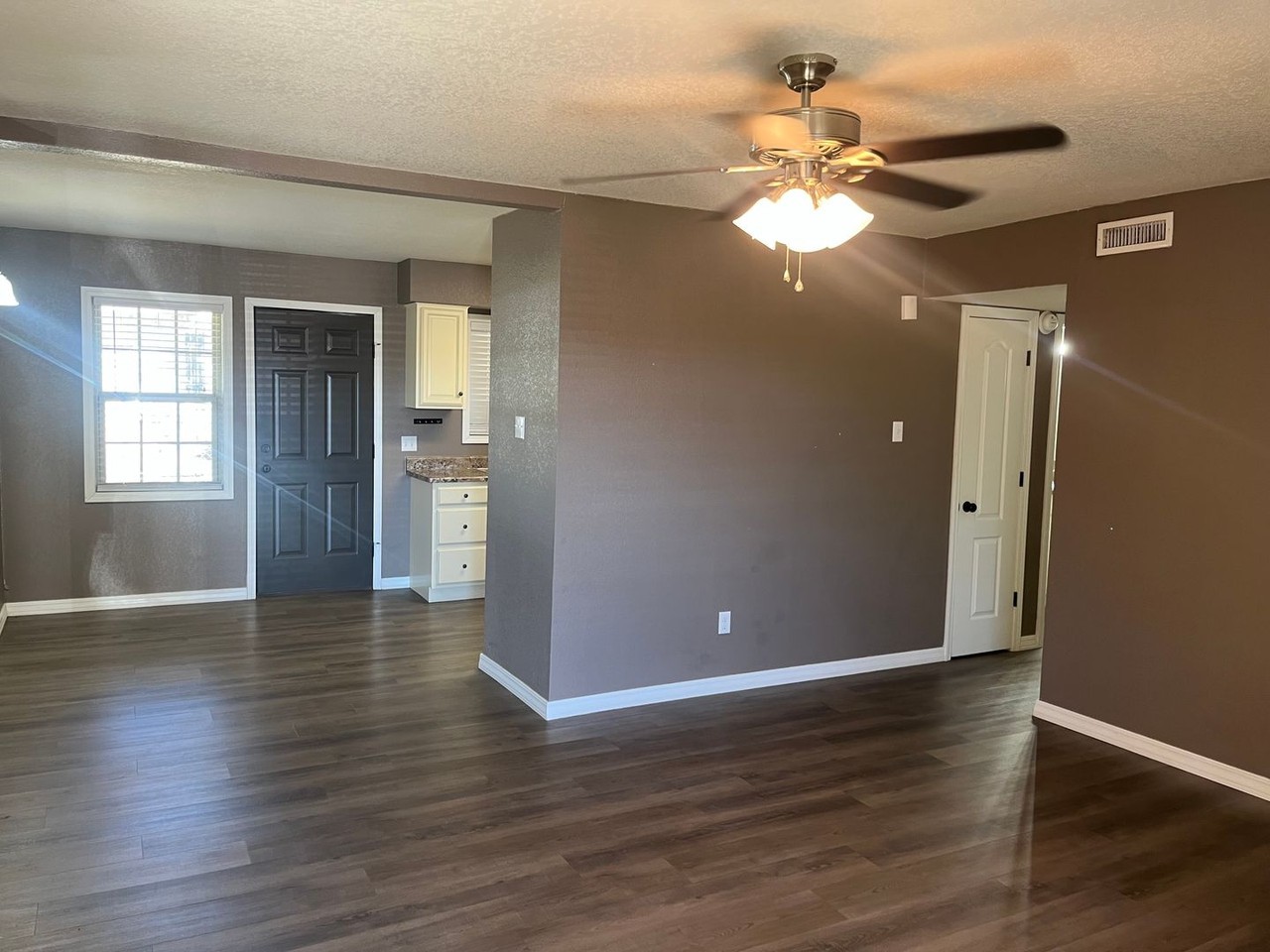 702 Cedar St - Photo 2 of 7