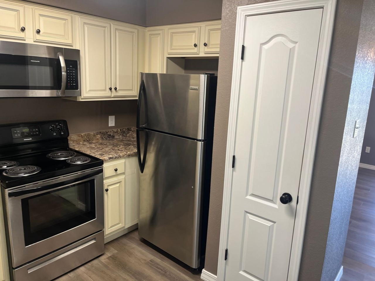 702 Cedar St - Photo 4 of 7