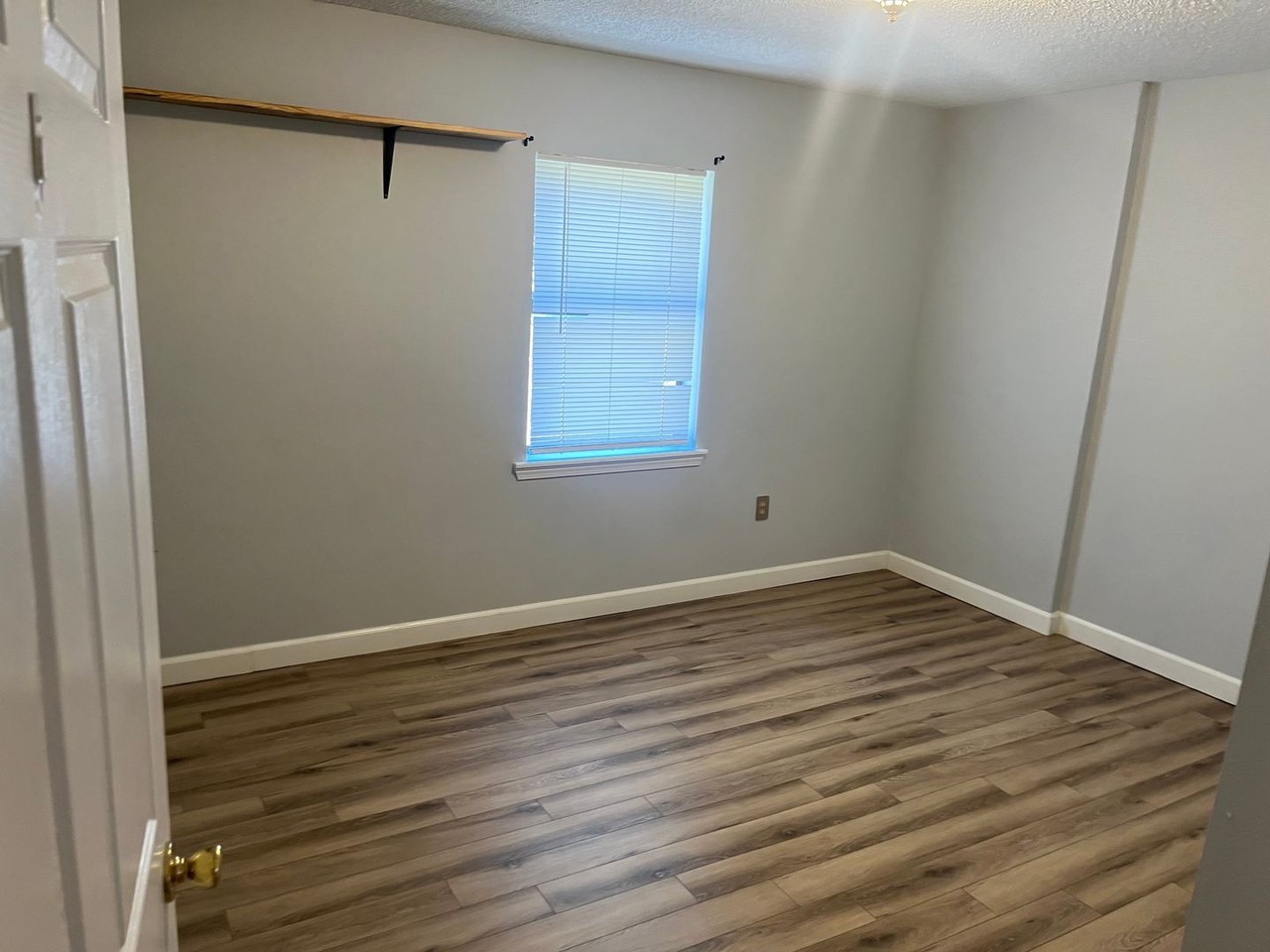 604 Quay St - Photo 4 of 8