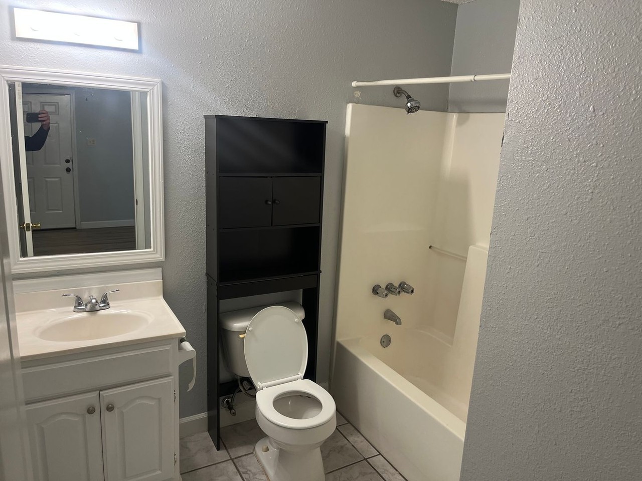 604 Quay St - Photo 7 of 8