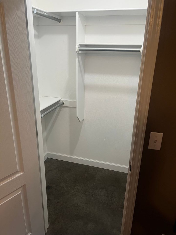 608 Quay St - Photo 4 of 10