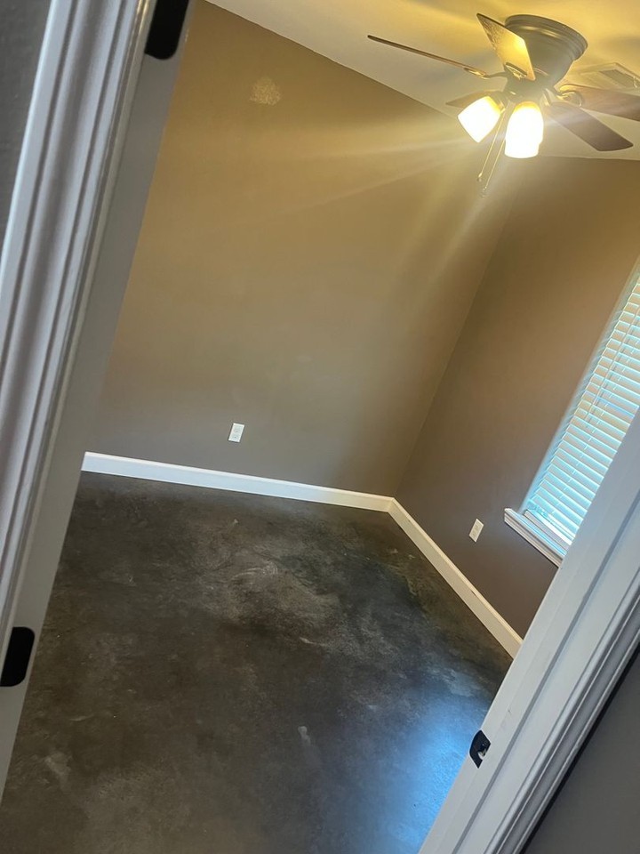 608 Quay St - Photo 7 of 10