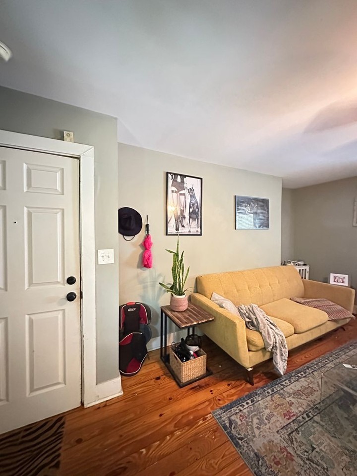 432 Race St #D - Photo 3 of 12