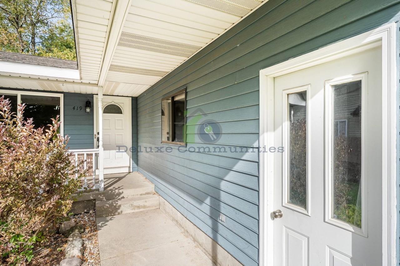 419 Harp St Se - Photo 4 of 35