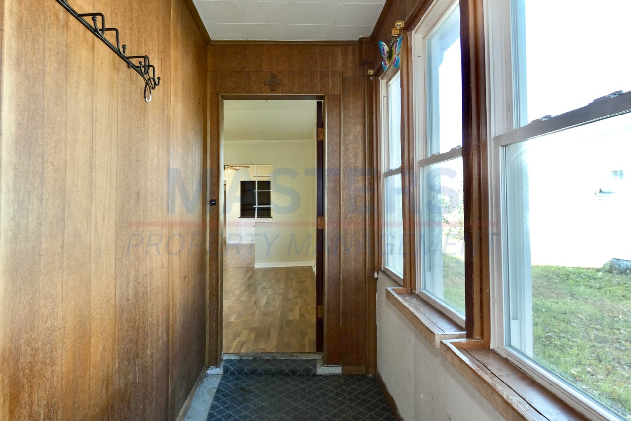 112 Ralph St - Photo 2 of 24