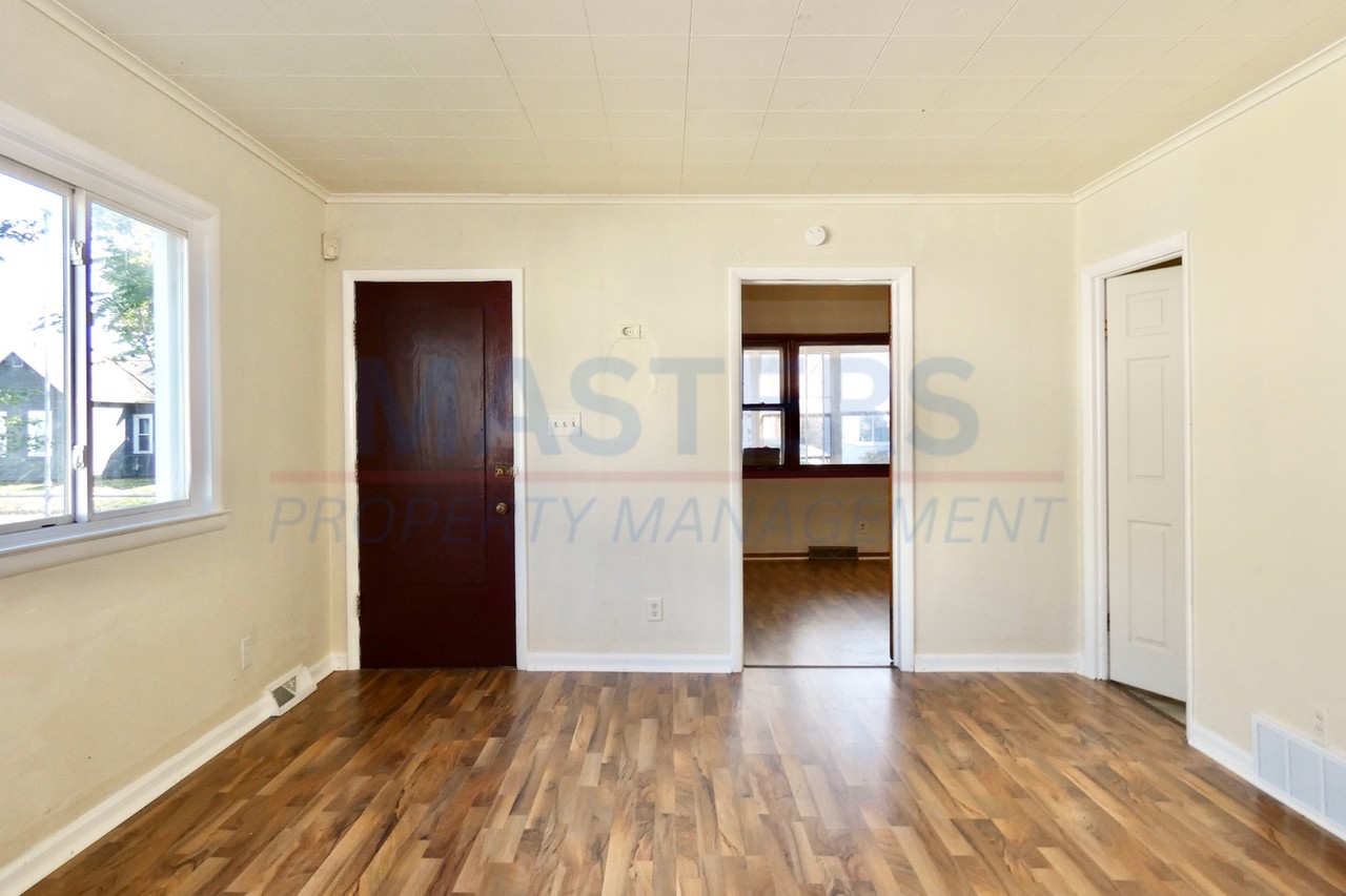 112 Ralph St - Photo 3 of 24