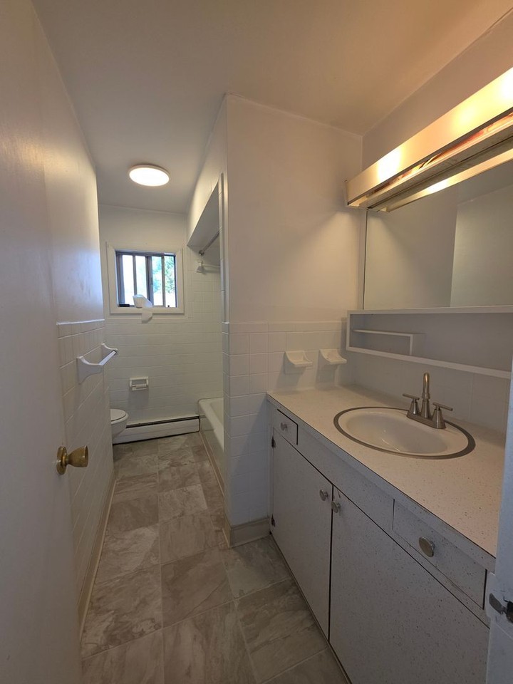515 W Water St - Photo 5 of 9
