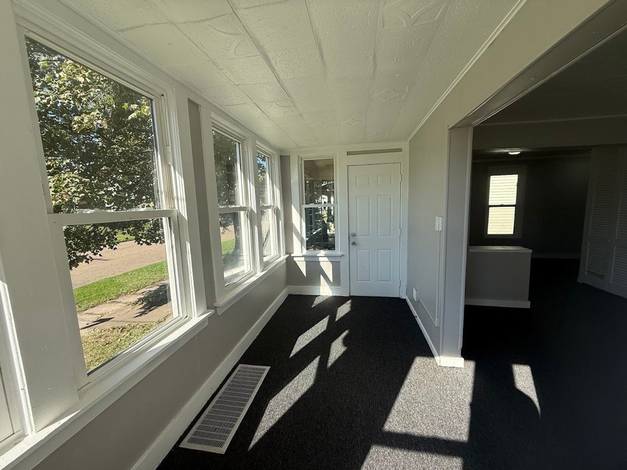 1356 Garfield Ave Sw - Photo 6 of 13