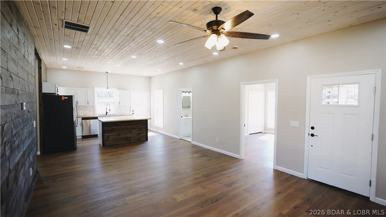 130 S Grand Ave - Photo 6 of 20