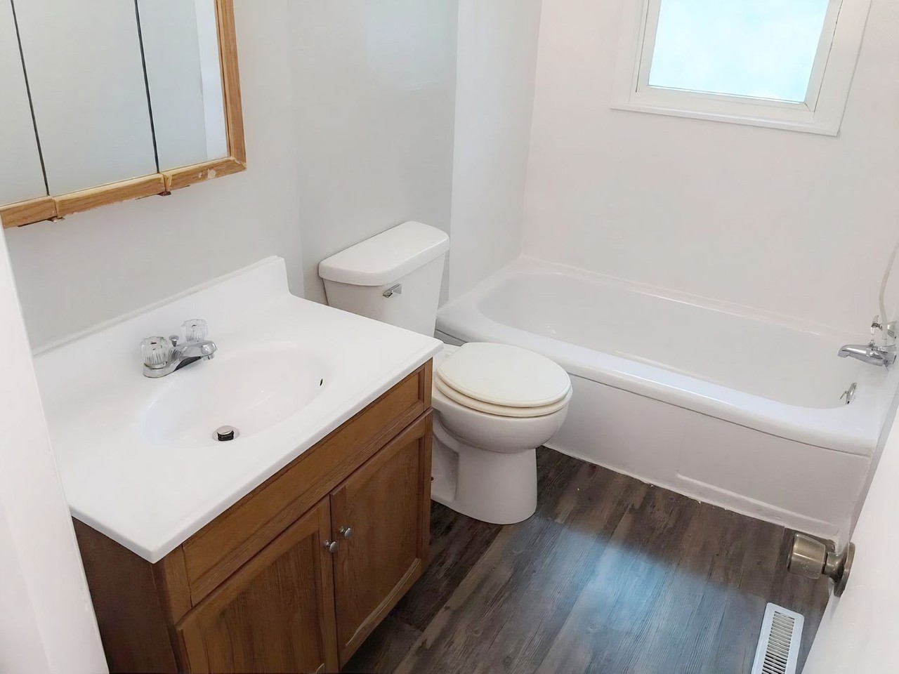 DM - 305 East 25th St South - Photo 6 of 8