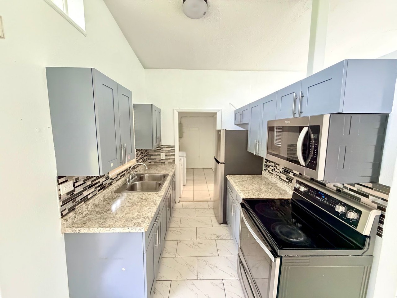 900 Nw 178th Ter - Photo 4 of 15