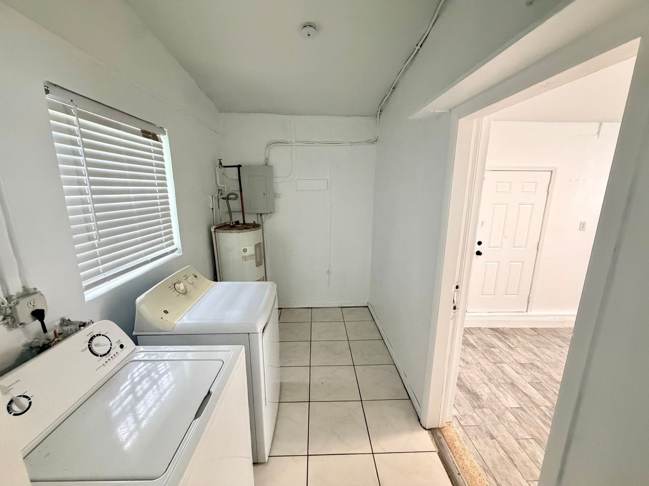 900 Nw 178th Ter - Photo 5 of 15